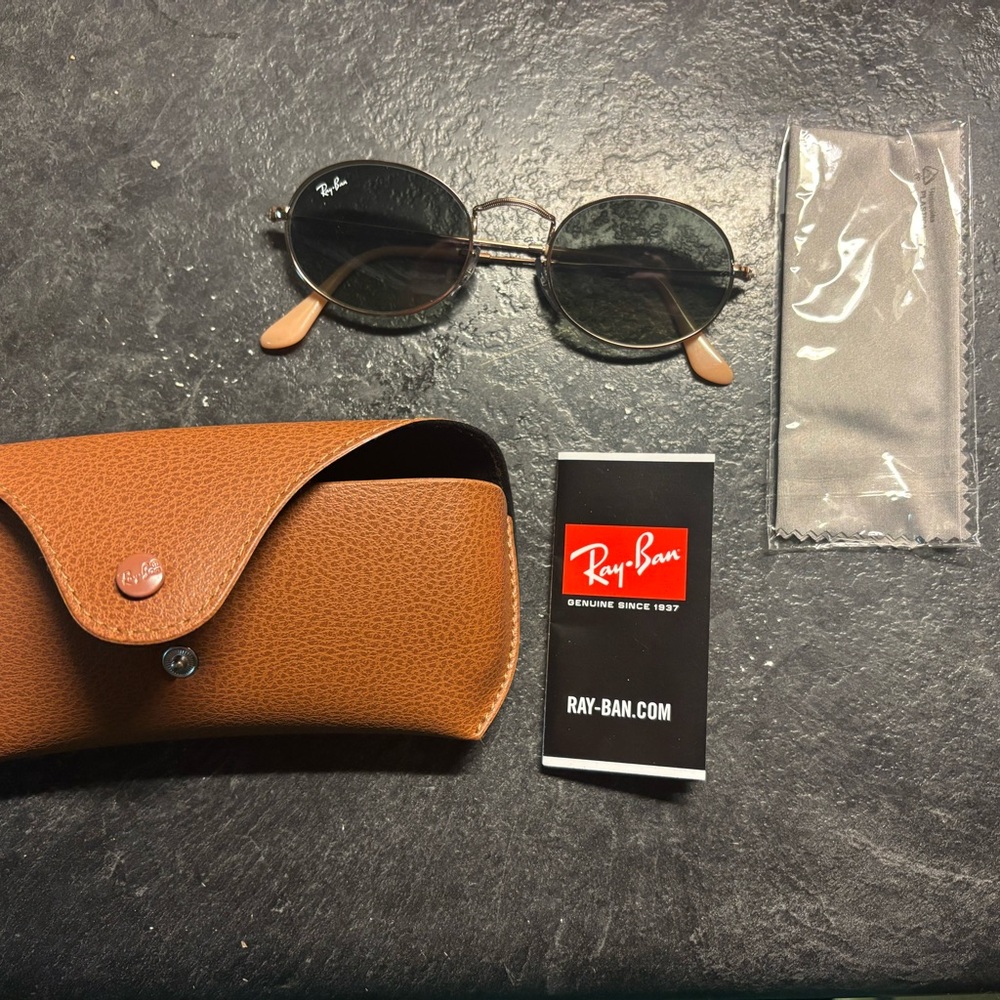 Ray-Ban Round Sunglasses with Case